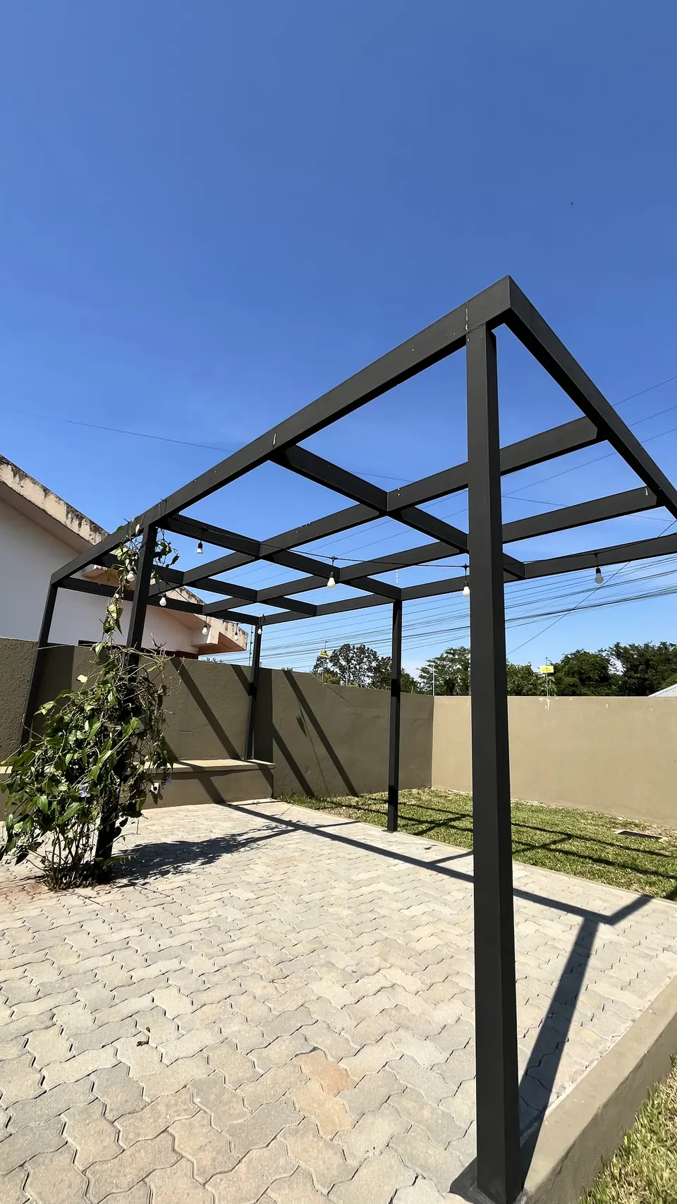 Pergolado na área externa do Don Peppo